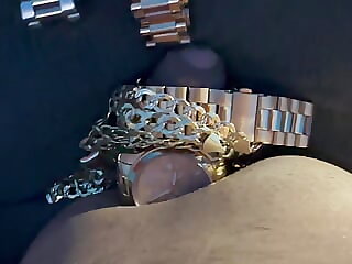 Wristwatch and gold jewelry..