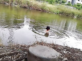 FN068 Bathing in a warm park..